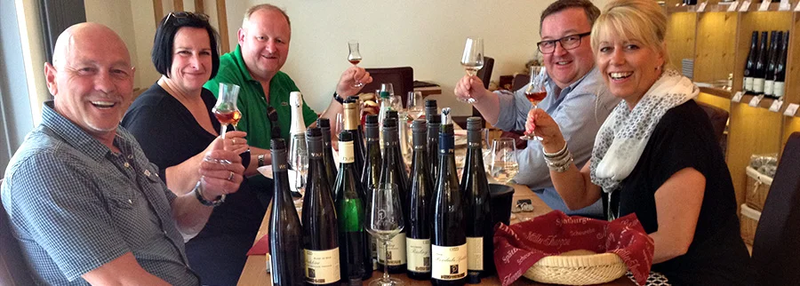 Weinverkostung in der Vinothek VinoPeth