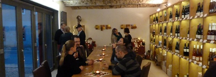 Weinverkostung in der Vinothek VinoPeth