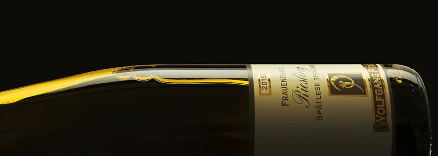 Nahaufnahme Weinflasche Frauenberg Riesling